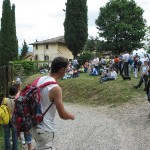 I partecipanti alla marcia all'arrivo a Barbiana