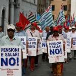 Pensionati in piazza contro il caro vita