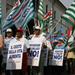 Pensionati in piazza contro il caro vita