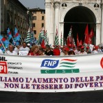 Pensionati in piazza contro il caro vita