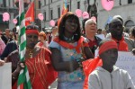 Un gruppo di senegalesi in corteo