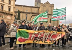 Bresciani a Firenze, protesta contro Sistema Moda Italia che blocca il rinnovo del contratto
