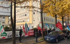 La sanità privata macina profitti ma nega il contratto ai lavoratori