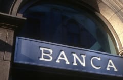 Banche, il numero degli sportelli in Italia è sotto la media europea