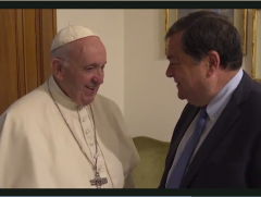 il Papa con il direttore de Il Sole 24 Ore Guido Gentili (dal sito del quotidiano)