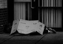 Una firma per aiutare i senza fissa dimora